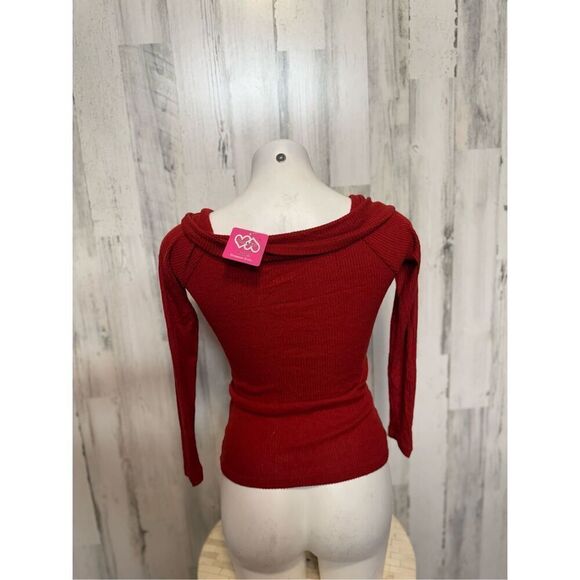 Red long sleeve top - Picture 6 of 8